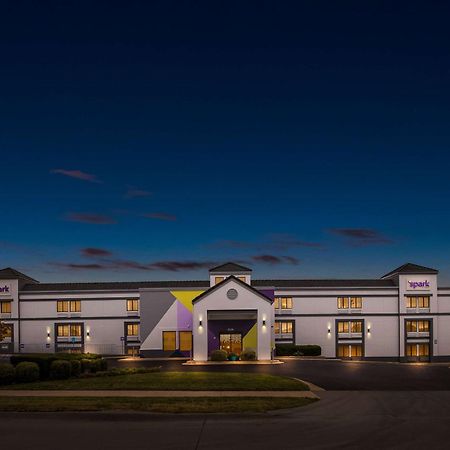 Spark By Hilton Wichita East Экстерьер фото