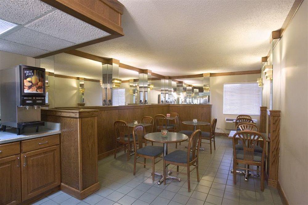 Spark By Hilton Wichita East Экстерьер фото