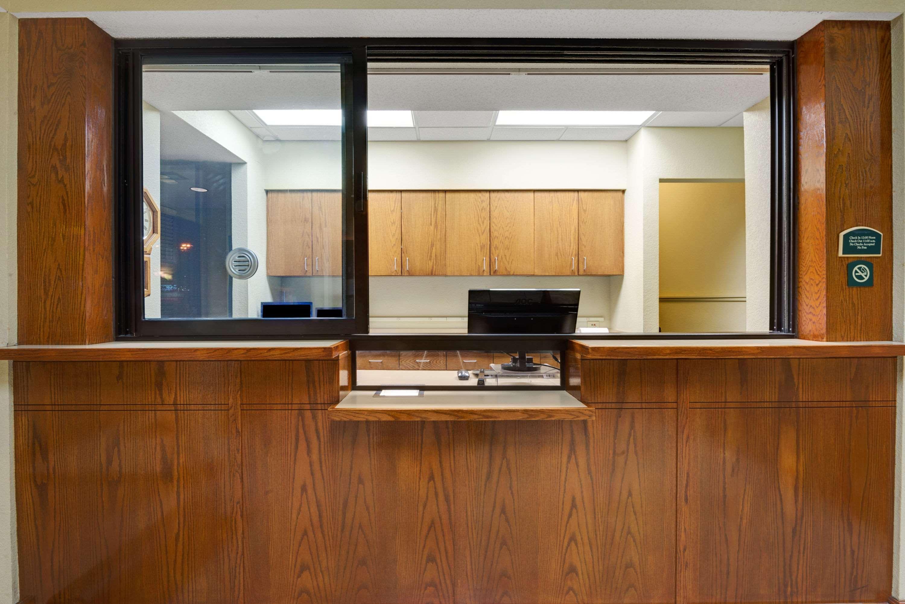 Spark By Hilton Wichita East Экстерьер фото