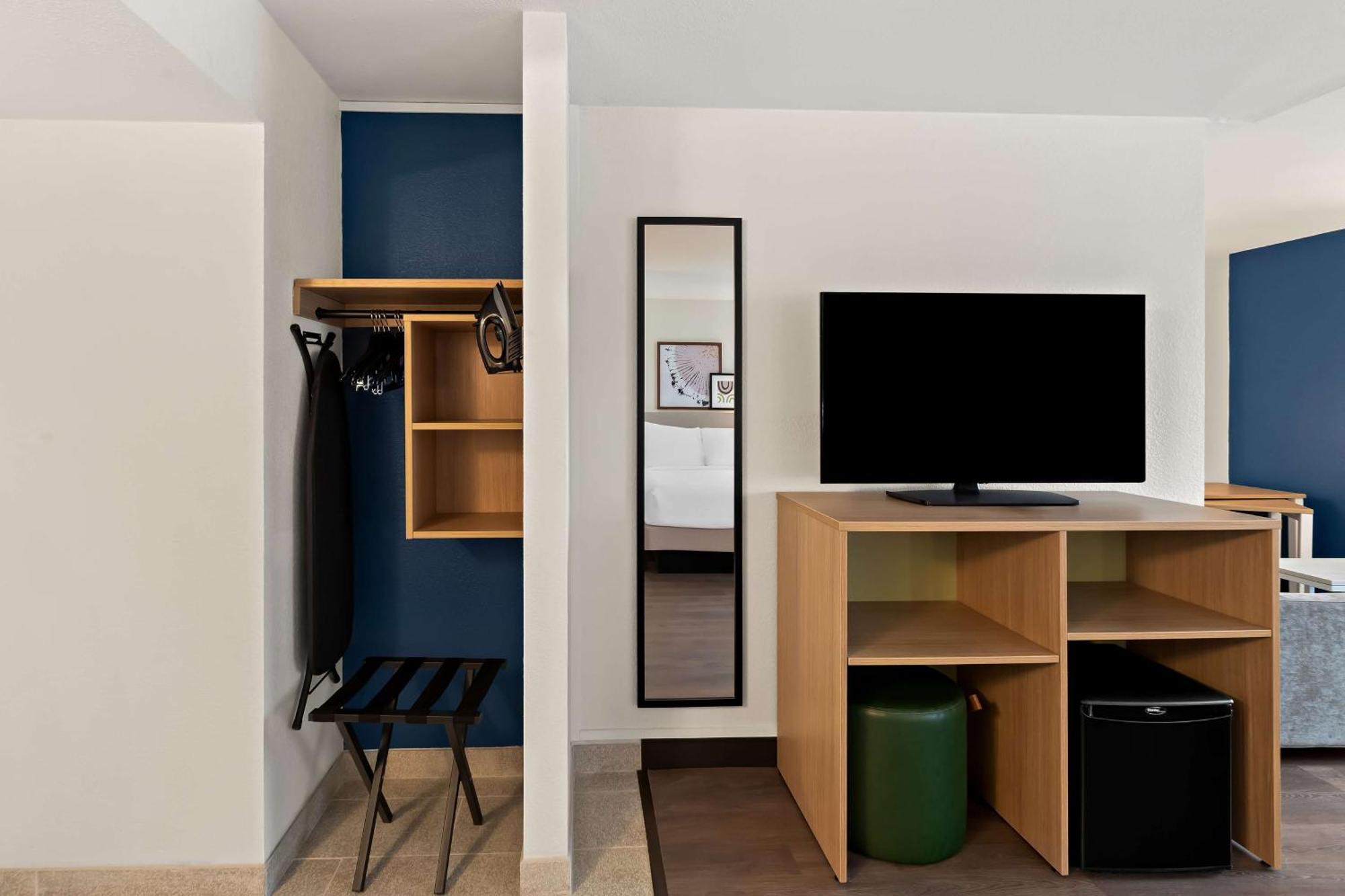 Spark By Hilton Wichita East Экстерьер фото