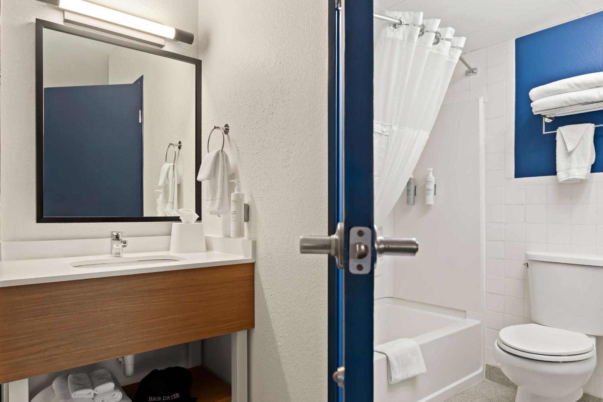 Spark By Hilton Wichita East Экстерьер фото