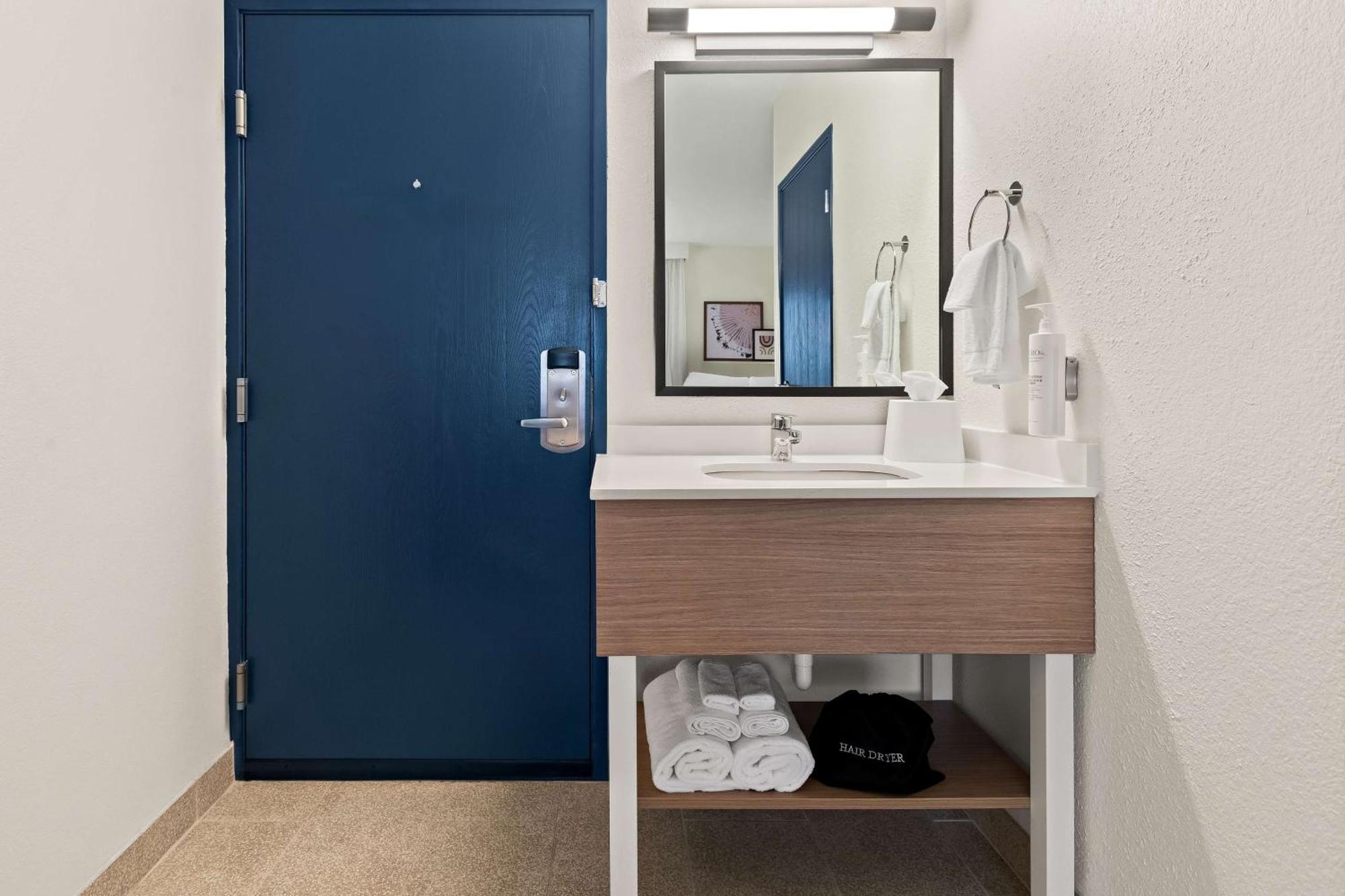Spark By Hilton Wichita East Экстерьер фото
