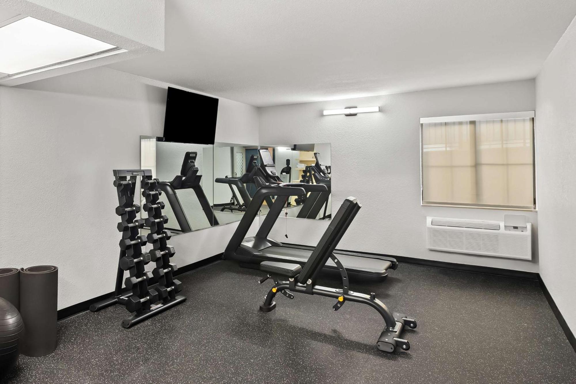 Spark By Hilton Wichita East Экстерьер фото