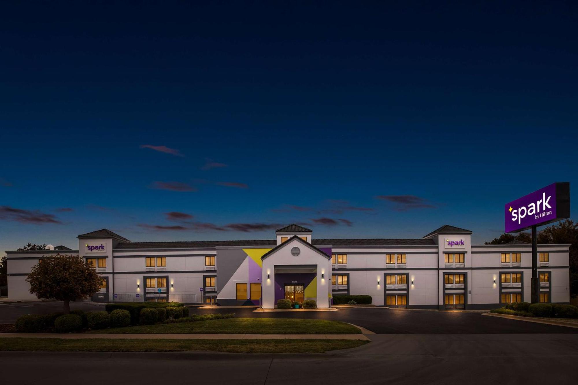 Spark By Hilton Wichita East Экстерьер фото