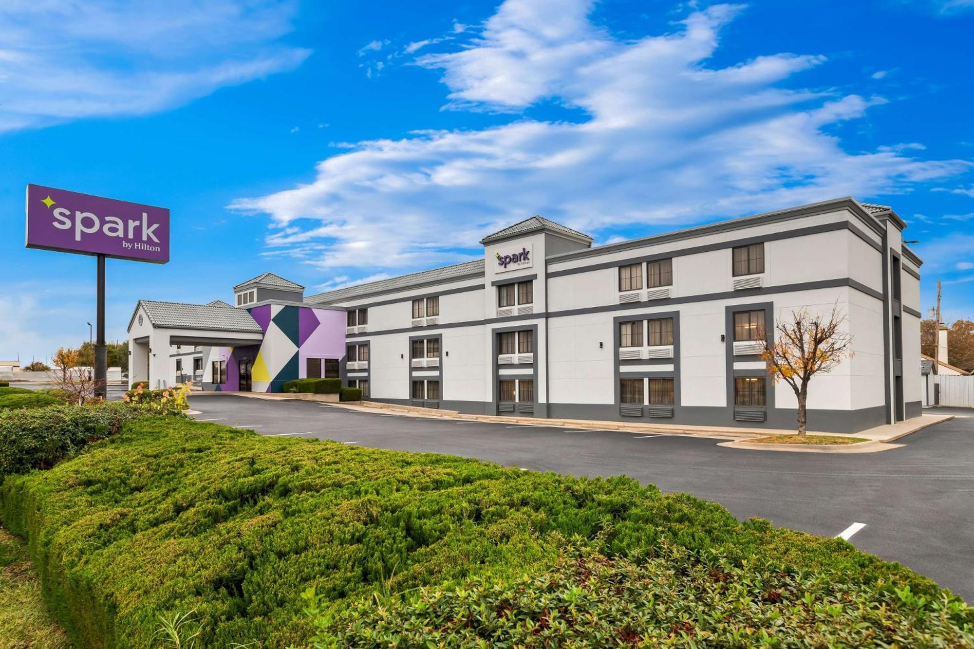 Spark By Hilton Wichita East Экстерьер фото